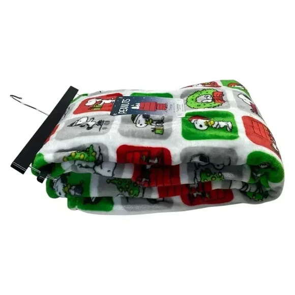 Peanuts Snoopy Woodstock Christmas Holiday Throw Blanket 50x70 Winter Wreath - Picture 3 of 4